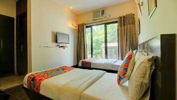 Premium Room | Egyptian cotton sheets, premium bedding, in-room safe, desk