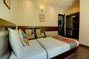 Luxury Suite | Egyptian cotton sheets, premium bedding, in-room safe, desk - Fabhotel Phoenix Hospitality (Gurugram)