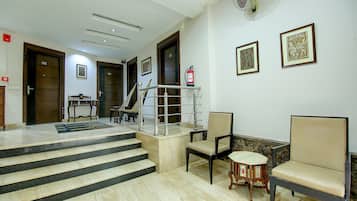 Coin salon dans le hall