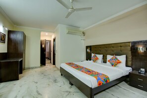 Deluxe Room | Egyptian cotton sheets, premium bedding, in-room safe, desk - Fabhotel Staywell (Gurugram)