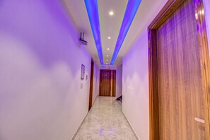 Lobby - FabHotel Gross inn Suites (New Delhi)