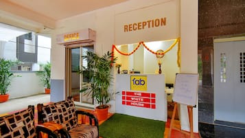 Quầy tiếp tân