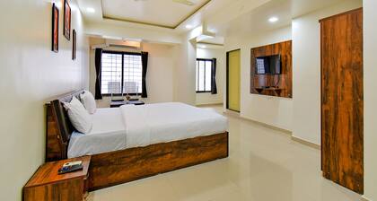 Fabhotel White House