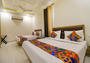 Egyptian cotton sheets, premium bedding, in-room safe, desk - Fabhotel Golden Home (Amritsar)