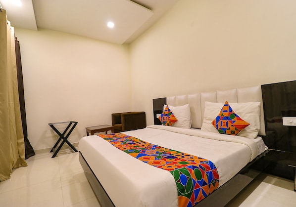 Deluxe Room | Egyptian cotton sheets, premium bedding, in-room safe, desk