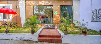 Fabhotel Grand Inn