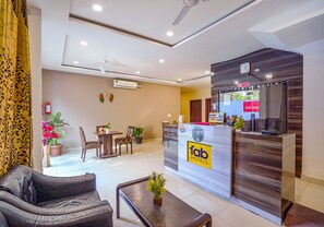 Reception - Fabhotel Grand Inn (Jalandhar)