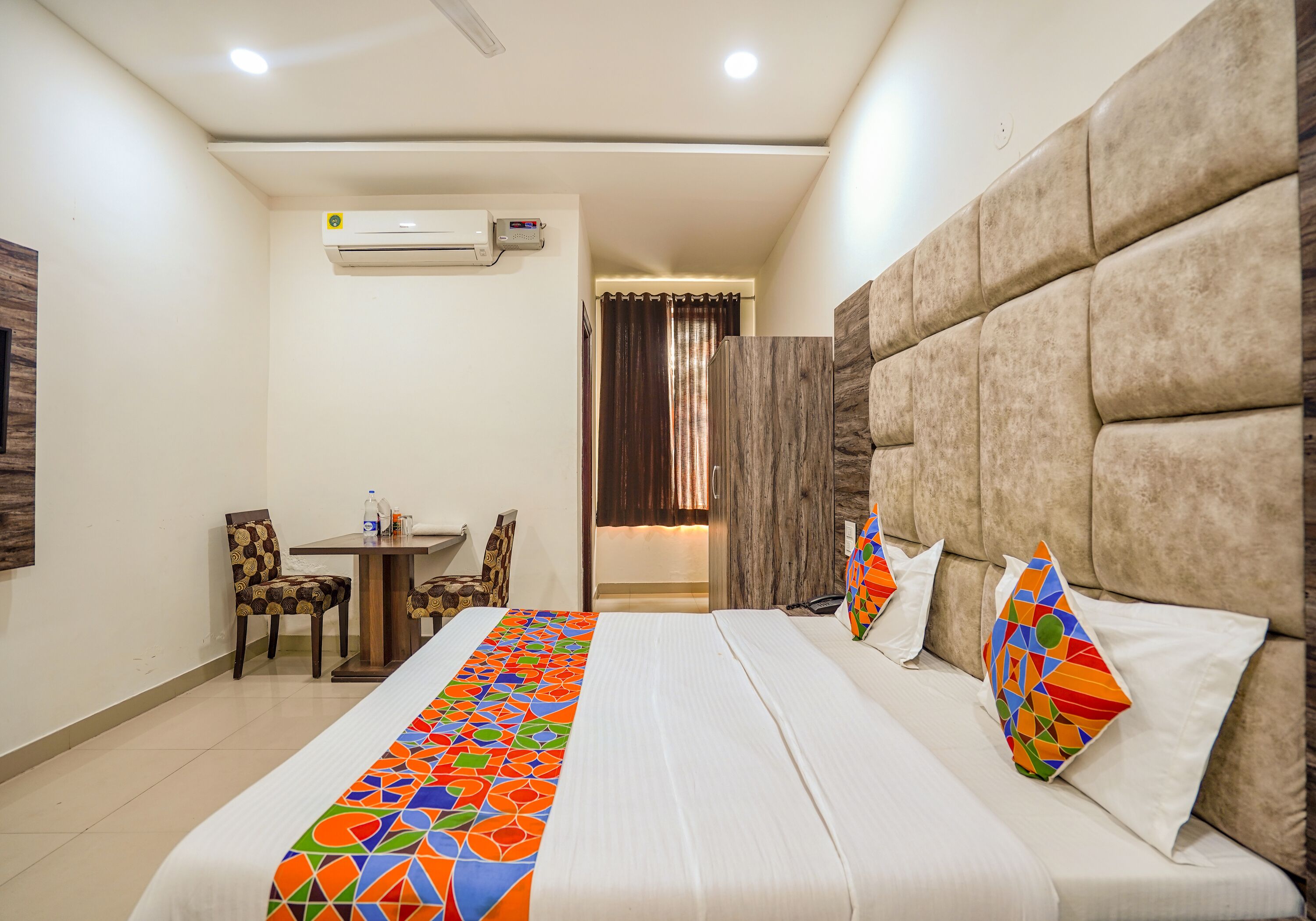 Egyptian cotton sheets, premium bedding, in-room safe, desk