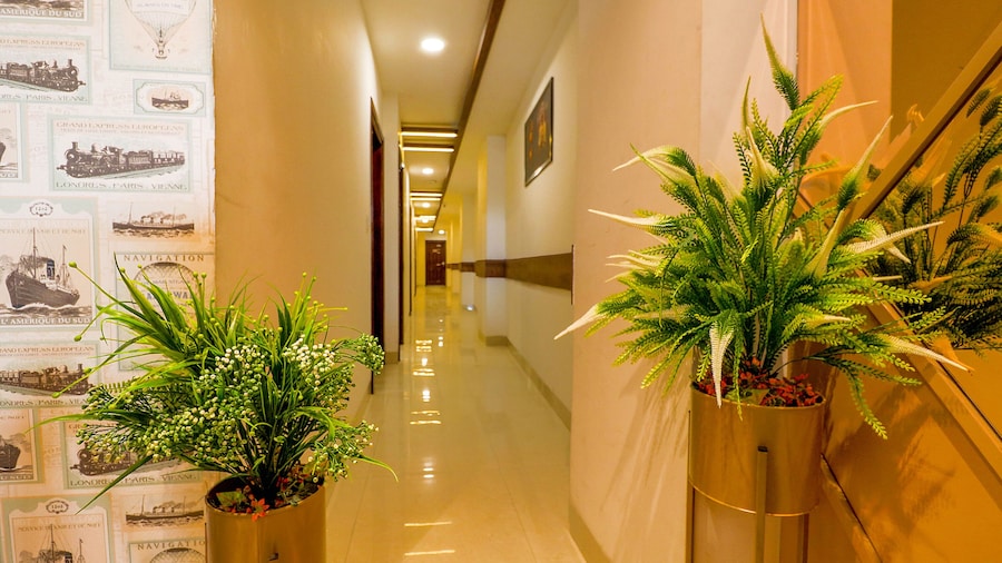 Fabhotel California Heights