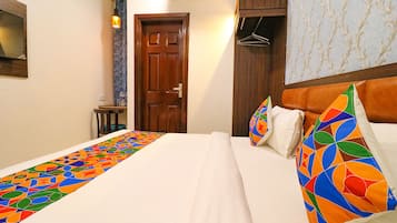 Egyptian cotton sheets, premium bedding, in-room safe, desk