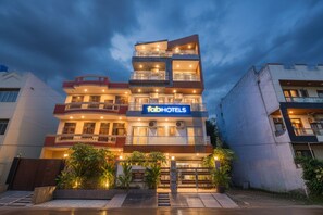 Property entrance - Fabhotel Star Corporate Suite (Gurugram)
