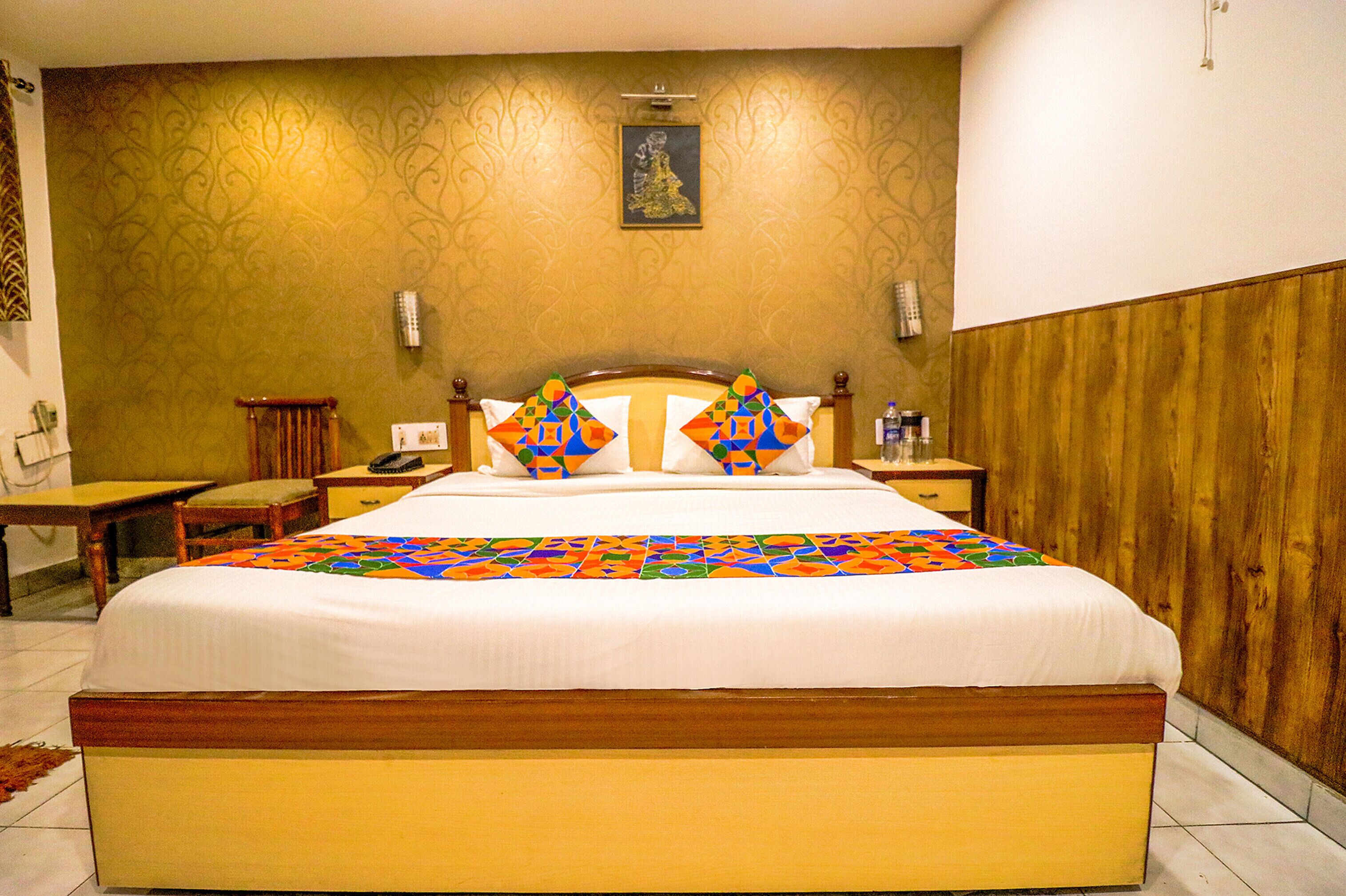 Deluxe Room | Egyptian cotton sheets, premium bedding, in-room safe, desk