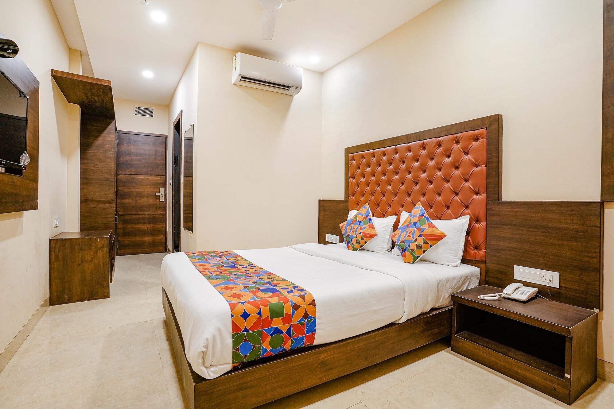 Deluxe Room | Egyptian cotton sheets, premium bedding, in-room safe, desk