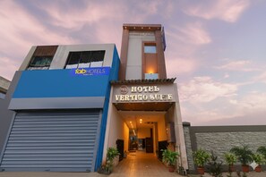 Exterior - Fabhotel Vertigo Suite (Mumbai)