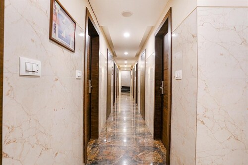 FabHotel Vertigo Suite