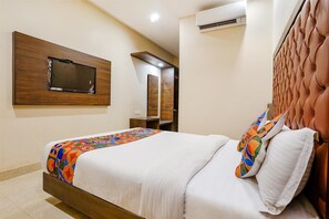 1 bedroom, Egyptian cotton sheets, premium bedding, in-room safe