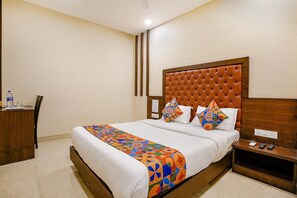 Executive Room | Egyptian cotton sheets, premium bedding, in-room safe, desk - Fabhotel Vertigo Suite (Mumbai)