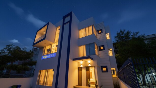 Property entrance - FabHotel Oyster Villa - Nr. Paras Hospitals Sushant Lok 1 (Gurugram)
