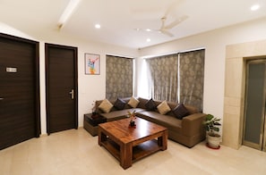 Lobby sitting area - Fabhotel Oyster Villa (Gurugram)