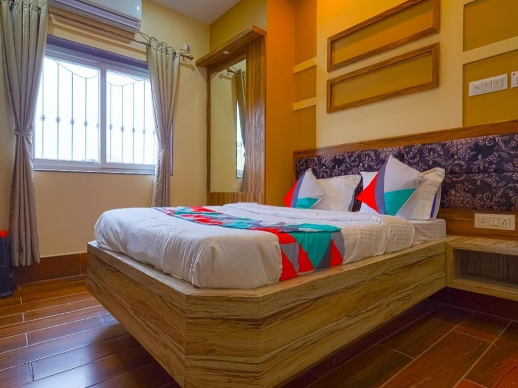 Egyptian cotton sheets, premium bedding, in-room safe, desk
