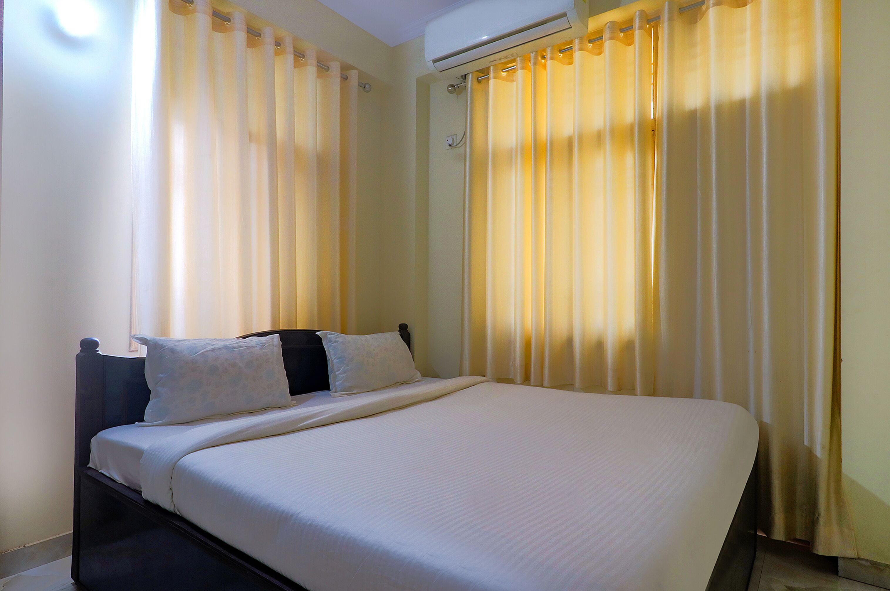 エジプト綿のシーツ、高級寝具、セーフティボックス (室内)、デスク