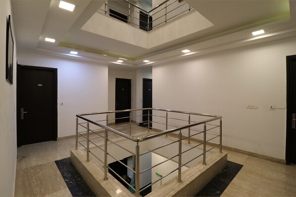 Lobby - Fabhotel The Royal Oak (Gurugram)