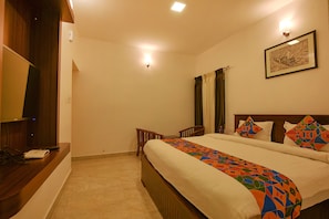 Premium Room | Egyptian cotton sheets, premium bedding, in-room safe, desk - FabHotel Greenwood Stays (Ootacamund)