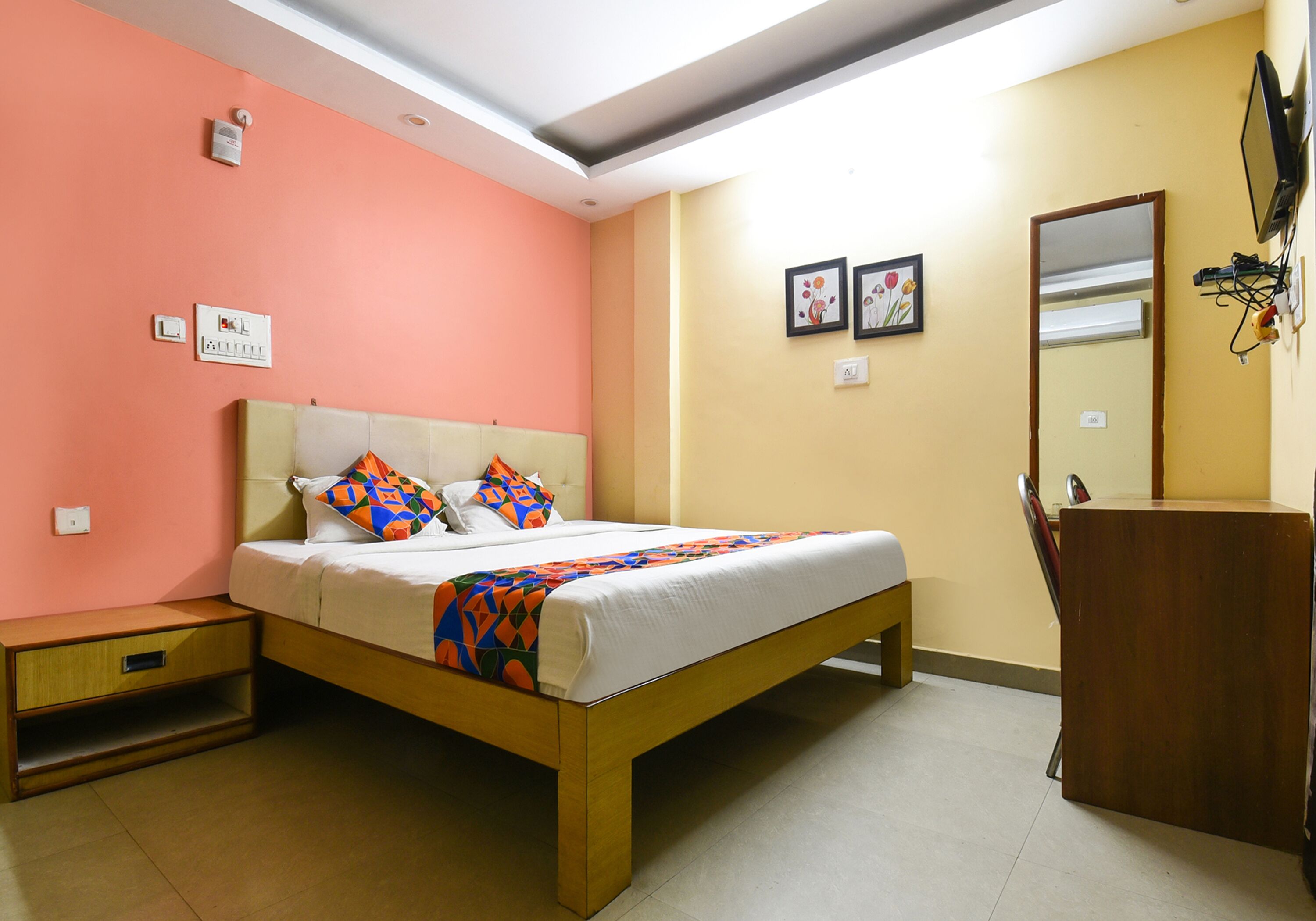 Egyptian cotton sheets, premium bedding, in-room safe, desk