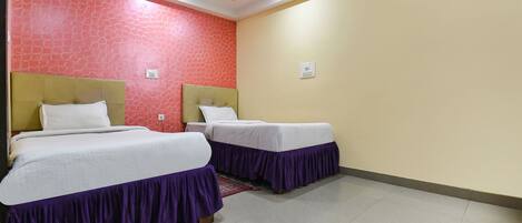 Egyptian cotton sheets, premium bedding, in-room safe, desk