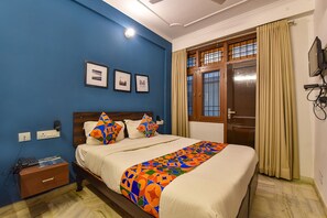 Egyptian cotton sheets, premium bedding, in-room safe, desk - Fabhotel Gangashrey (Jaipur)