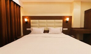 Deluxe Room | Egyptian cotton sheets, premium bedding, in-room safe, desk - FabHotel Blueark (Lucknow)