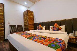 Egyptian cotton sheets, premium bedding, in-room safe, desk