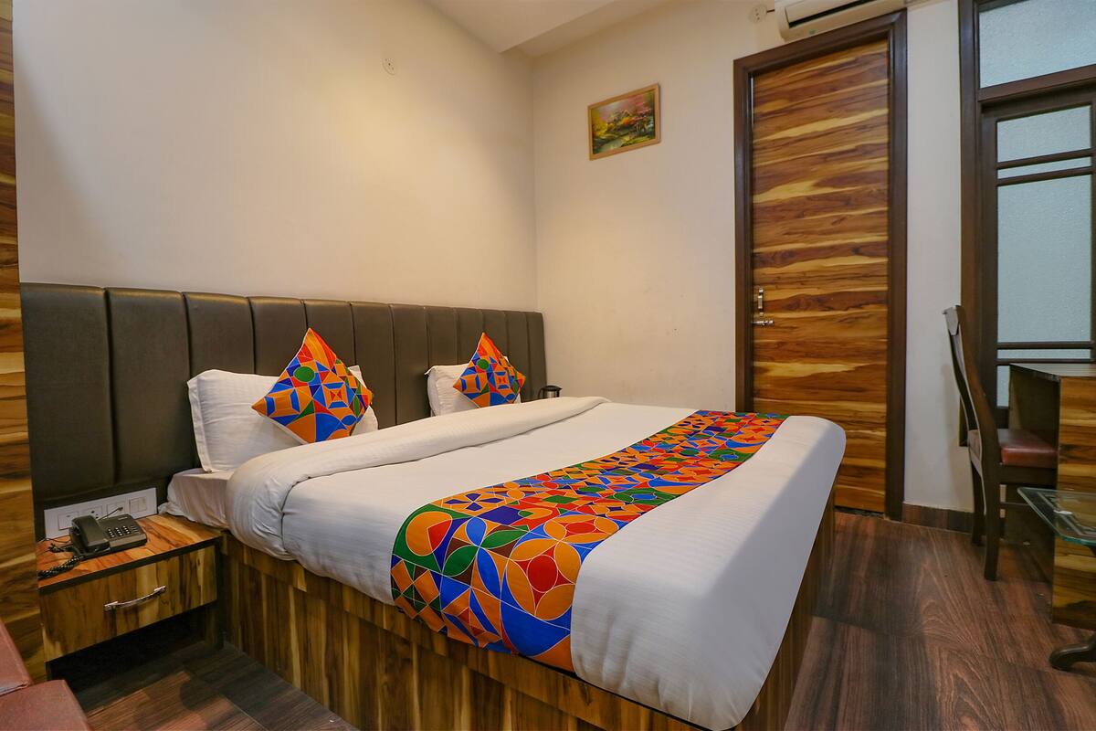 Deluxe Room | Egyptian cotton sheets, premium bedding, in-room safe, desk