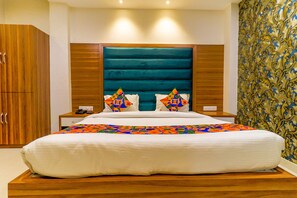 Premium Room | Egyptian cotton sheets, premium bedding, in-room safe, desk - FabHotel Golden Velvet (Amritsar)