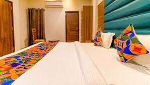Egyptian cotton sheets, premium bedding, in-room safe, desk - FabHotel Golden Velvet (Amritsar)