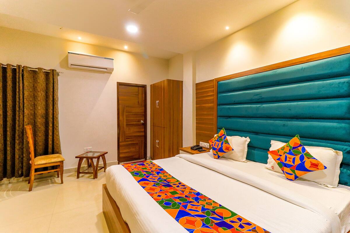 Deluxe Room | Egyptian cotton sheets, premium bedding, in-room safe, desk