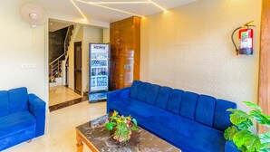 Lobby sitting area - FabHotel Golden Velvet (Amritsar)