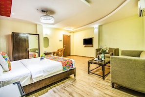 Egyptian cotton sheets, premium bedding, in-room safe, desk - Fabhotel Prince Park (Vellore)