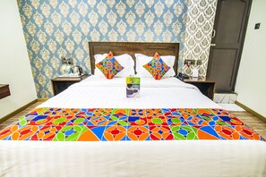 Egyptian cotton sheets, premium bedding, in-room safe, desk - Fabhotel Prince Park (Vellore)
