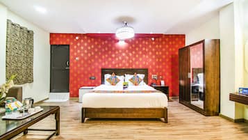 Deluxe Room | Egyptian cotton sheets, premium bedding, in-room safe, desk