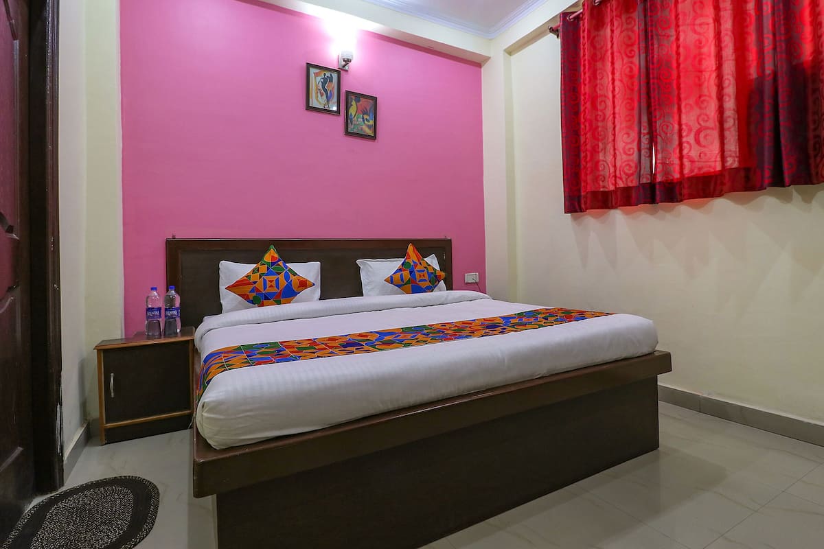Deluxe Room | Egyptian cotton sheets, premium bedding, in-room safe, desk