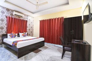 Egyptian cotton sheets, premium bedding, in-room safe, desk - Fabhotel Saltlake Palace (Barasat)
