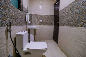 Shower, rainfall showerhead, free toiletries, towels - FabHotel Dolphin International (New Delhi)