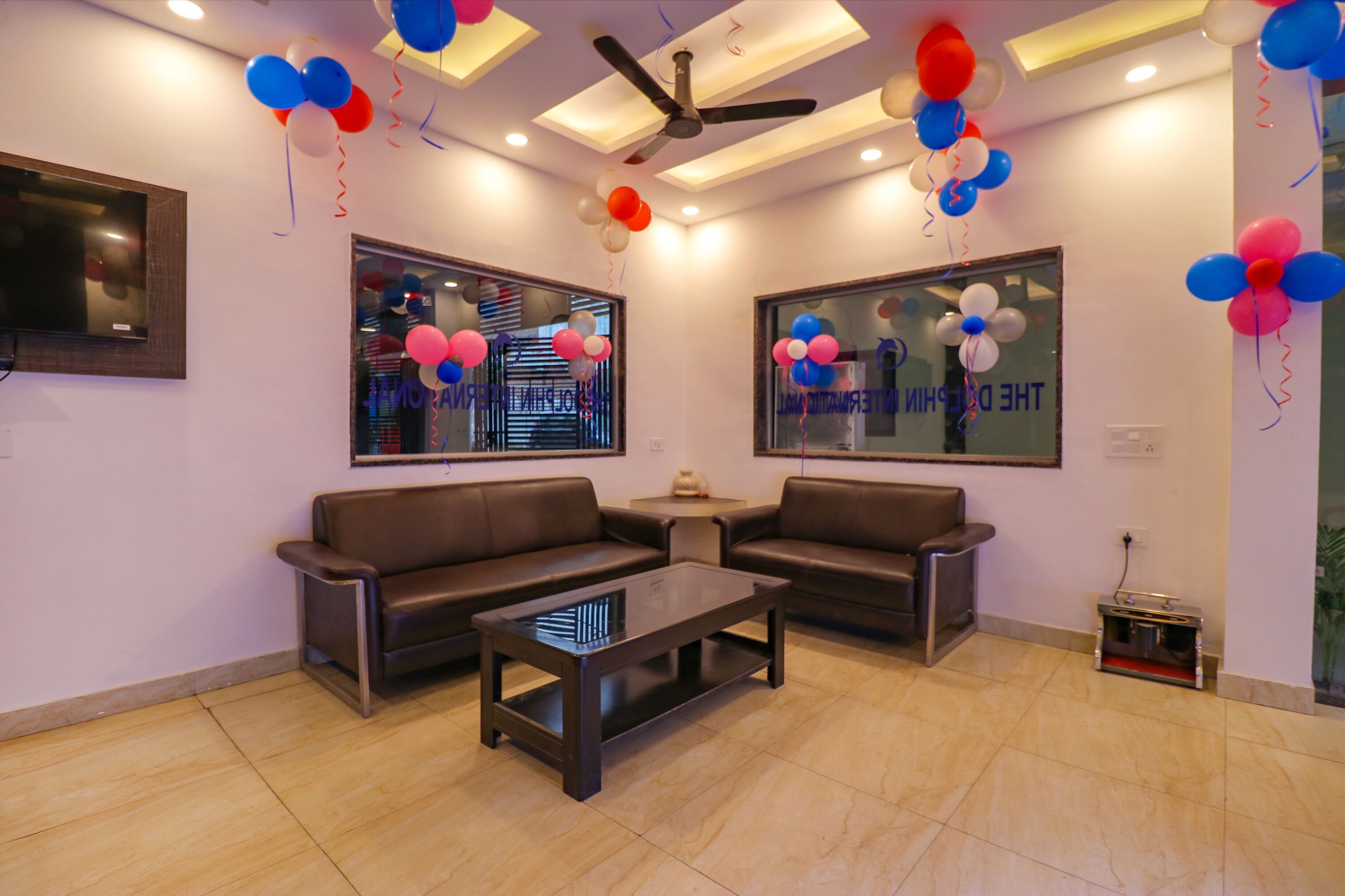 28 インチの液晶テレビ (ケーブル放送視聴可)、テレビ