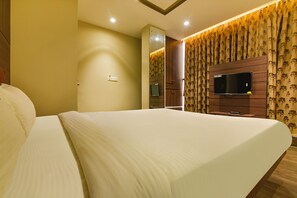 Egyptian cotton sheets, premium bedding, in-room safe, desk - Fabhotel Eros 282 (Bidhannagar)