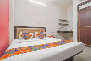 华丽客房 | 埃及棉床单、高档床上用品、客房内保险箱、办公桌