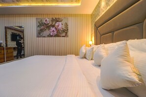 Lakens van Egyptisch katoen, luxe beddengoed, een kluis op de kamer