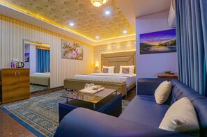 Lakens van Egyptisch katoen, luxe beddengoed, een kluis op de kamer