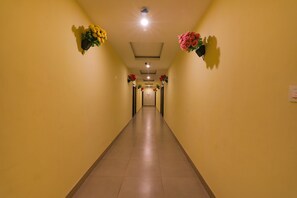 Lobby - Fabhotel Sr Inn (Lucknow)