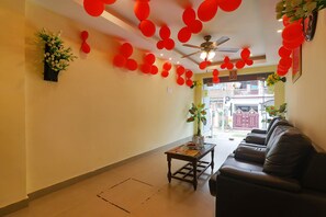 Lobby - Fabhotel Sr Inn (Lucknow)